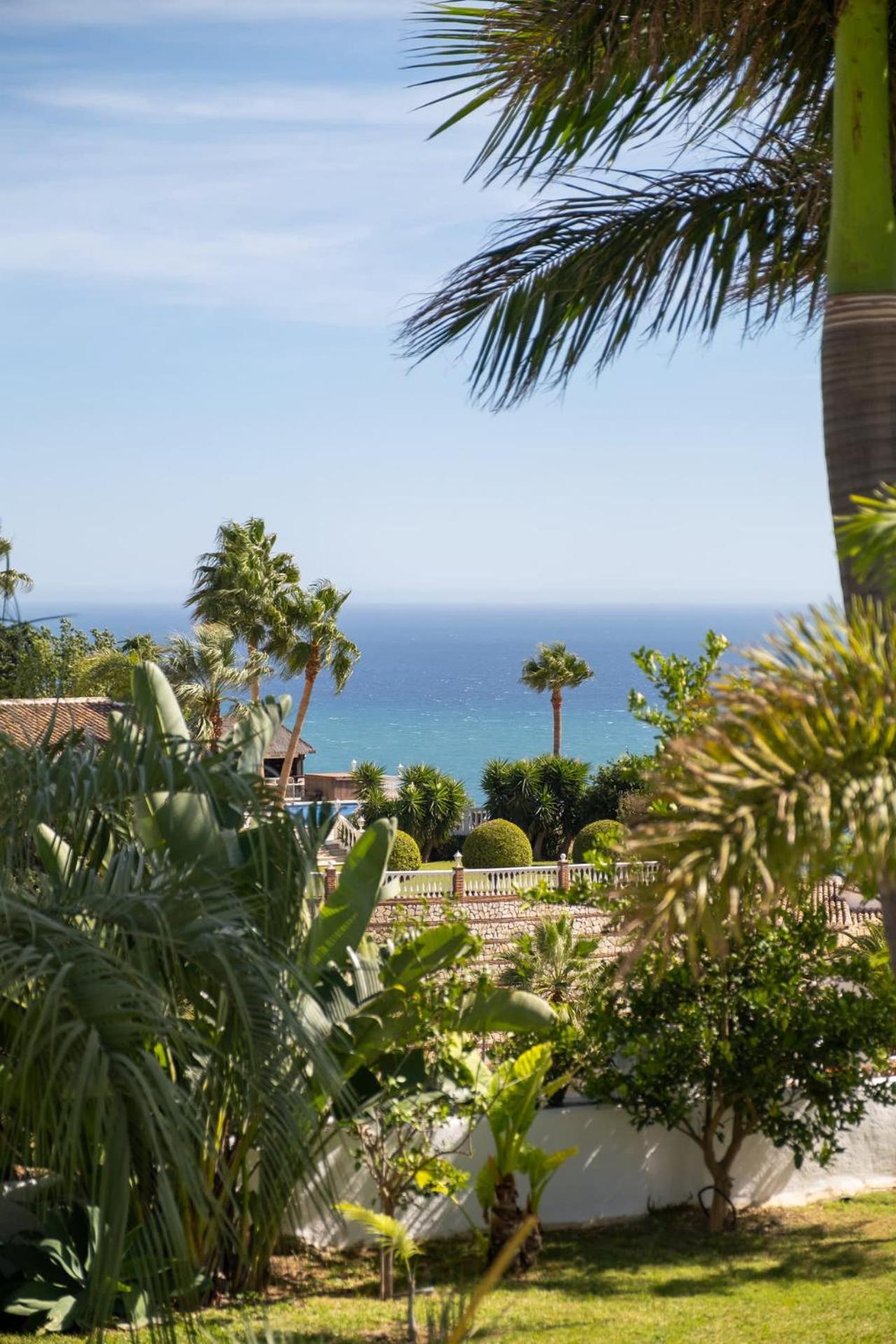 Bed & Breakfast In Villa Eden Palm Benalmadena Exterior photo