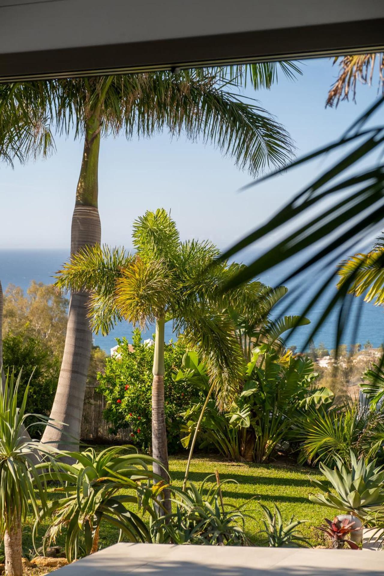 Bed & Breakfast In Villa Eden Palm Benalmadena Exterior photo